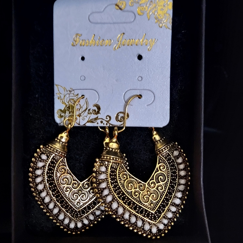 Vintage Bohemian Style Antique Gold Finish Wire Earrings